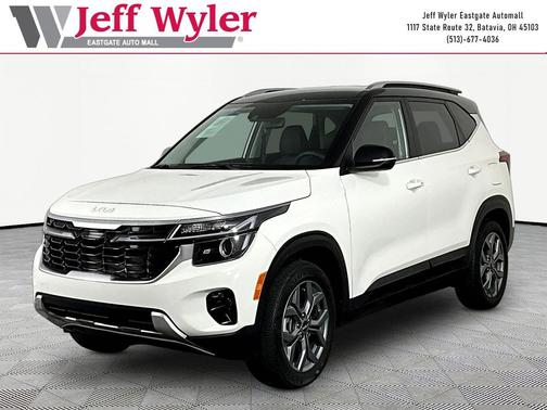 Clear White/Black Roof 2024 Kia Seltos S