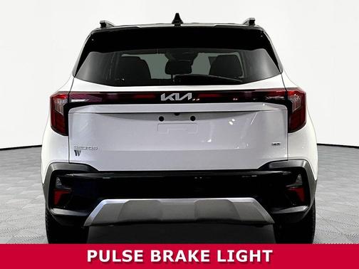 Clear White/Black Roof 2024 Kia Seltos S