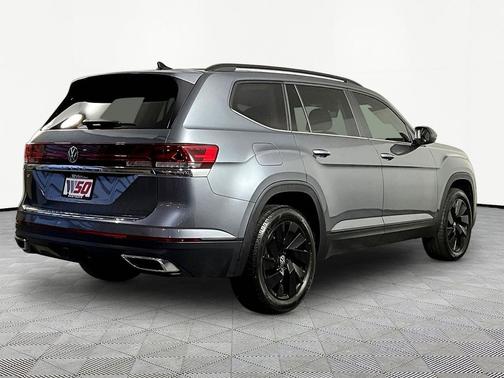 Platinum Gray Metallic 2024 Volkswagen Atlas 2.0T SE w/Technology