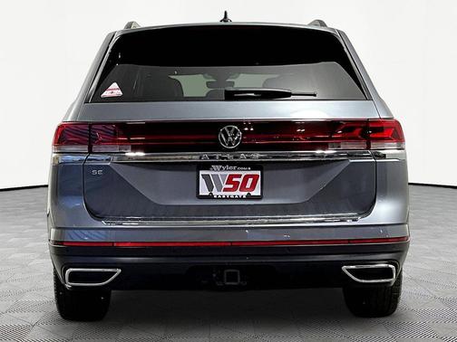Platinum Gray Metallic 2024 Volkswagen Atlas 2.0T SE w/Technology