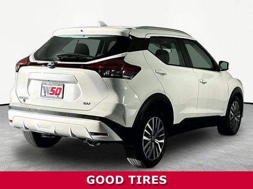 Aspen White Tricoat 2024 Nissan Kicks SV