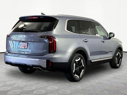 Everlasting Silver 2024 Kia Telluride S