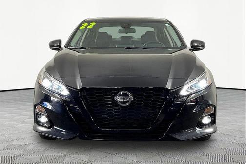 Super Black 2022 Nissan Altima SR FWD
