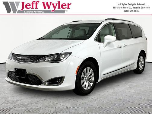 Bright White Clearcoat 2018 Chrysler Pacifica Touring-L Plus