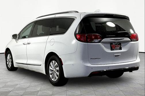 Bright White Clearcoat 2018 Chrysler Pacifica Touring-L Plus