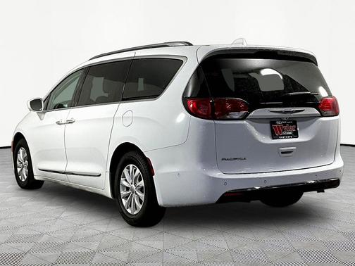 Bright White Clearcoat 2018 Chrysler Pacifica Touring-L Plus