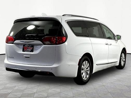 Bright White Clearcoat 2018 Chrysler Pacifica Touring-L Plus