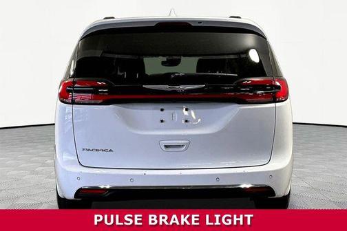 Bright White Clearcoat 2022 Chrysler Pacifica Touring L