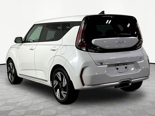 Snow White Pearl 2023 Kia Soul GT-Line