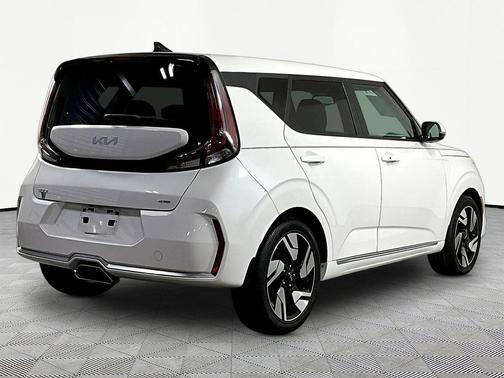 Snow White Pearl 2023 Kia Soul GT-Line