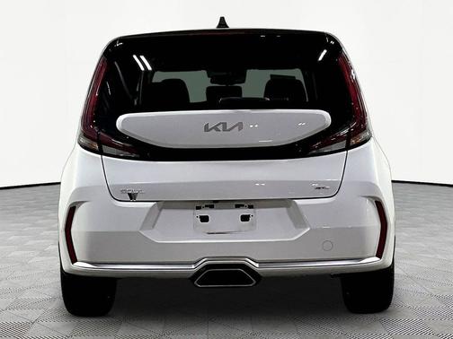 Snow White Pearl 2023 Kia Soul GT-Line