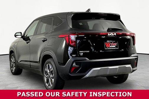 Fusion Black 2024 Kia Seltos LX
