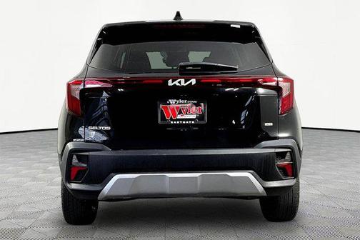 Fusion Black 2024 Kia Seltos LX
