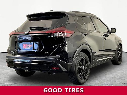 Super Black 2022 Nissan Kicks SR