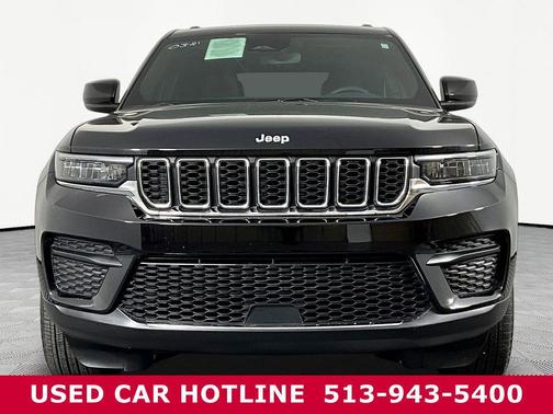 Diamond Black Crystal Pearlcoat 2024 Jeep Grand Cherokee Laredo