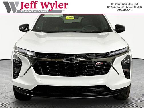 Summit White 2026 Chevrolet Trax FWD 2RS