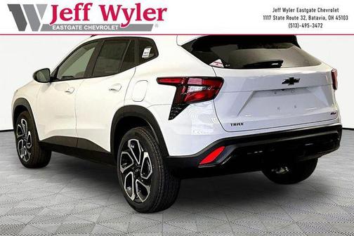Summit White 2026 Chevrolet Trax FWD 2RS