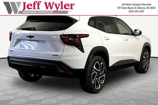 Summit White 2026 Chevrolet Trax FWD 2RS