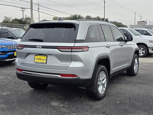 2025 Jeep Grand Cherokee Laredo