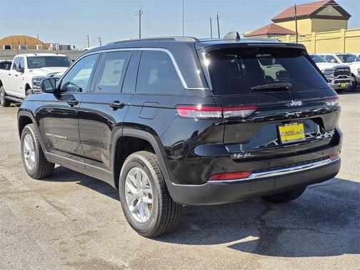 2025 Jeep Grand Cherokee Laredo X