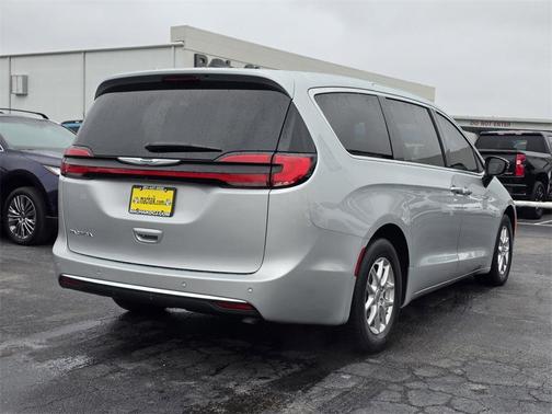 2024 Chrysler Pacifica Touring-L