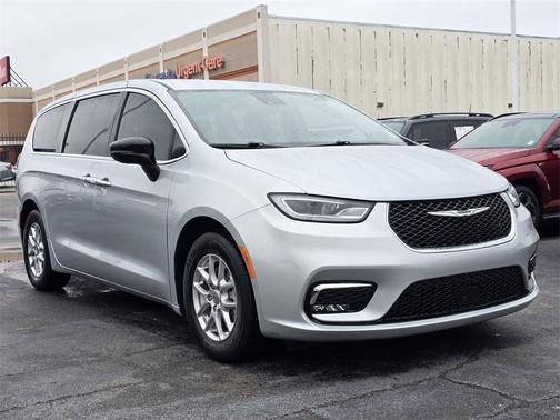 2024 Chrysler Pacifica Touring-L