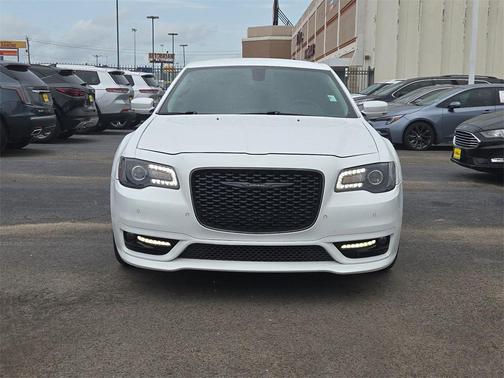 2022 Chrysler 300 Touring L