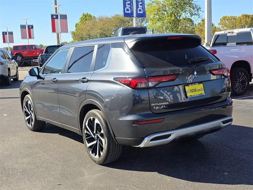 2024 Mitsubishi Outlander SE