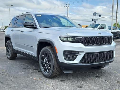 2025 Jeep Grand Cherokee Laredo