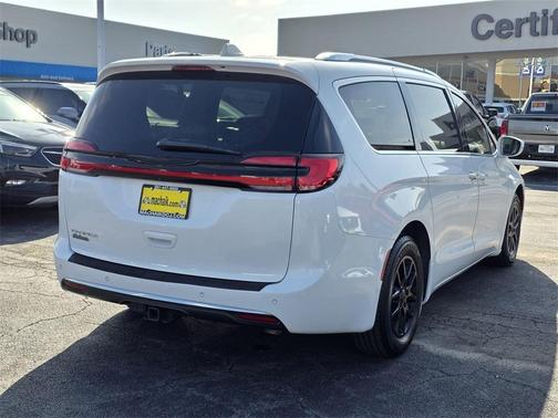 2021 Chrysler Pacifica Touring-L
