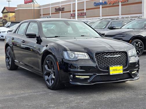 2023 Chrysler 300 Touring L