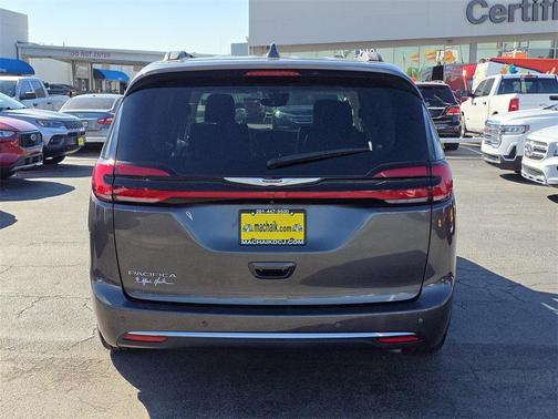 2022 Chrysler Pacifica Touring-L