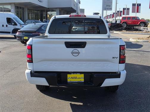 2022 Nissan Frontier SV