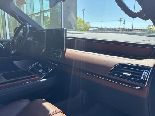 2024 Lincoln Navigator L Reserve