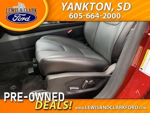 Photo 4 of 17 of 2018 Ford Edge Titanium
