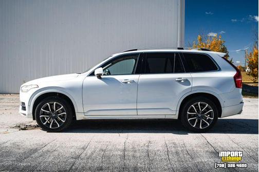 2016 Volvo XC90 T6 Momentum