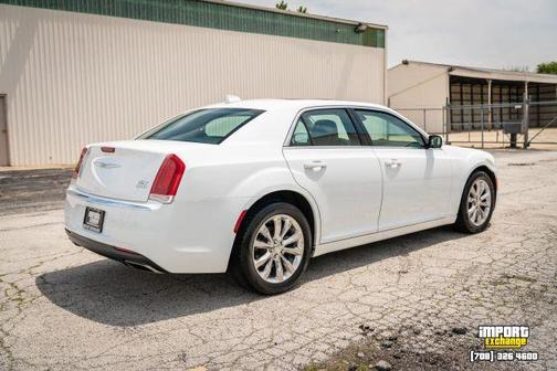White 2016 Chrysler 300 Limited