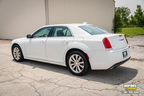 White 2016 Chrysler 300 Limited