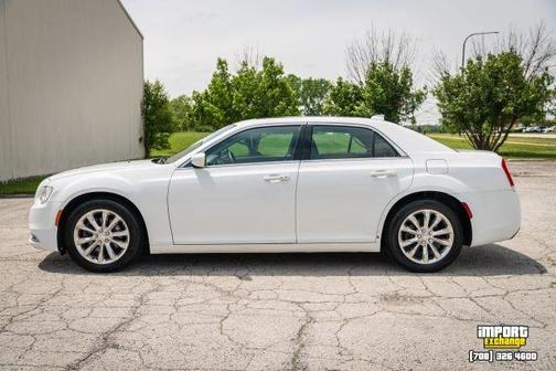 White 2016 Chrysler 300 Limited