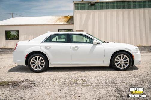 White 2016 Chrysler 300 Limited