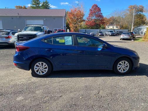 2019 Hyundai ELANTRA SE