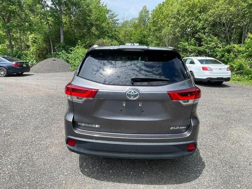 Predawn Gray Mica 2017 Toyota Highlander XLE