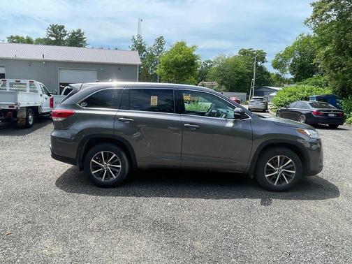 Predawn Gray Mica 2017 Toyota Highlander XLE