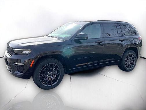 Diamond Black Crystal Pearlcoat 2023 Jeep Grand Cherokee 4xe Summit