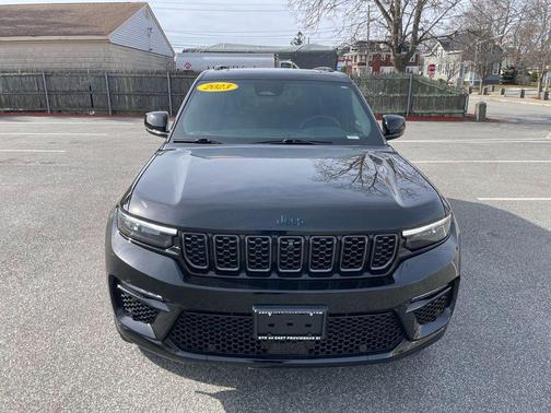 Diamond Black Crystal Pearlcoat 2023 Jeep Grand Cherokee 4xe Summit