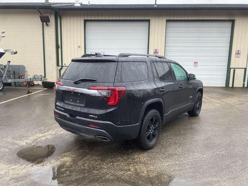 2022 GMC Acadia AWD AT4