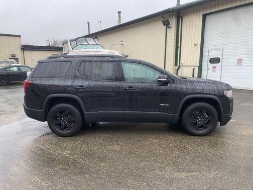 2022 GMC Acadia AWD AT4