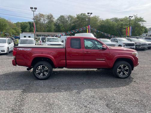 Barcelona Red Metallic 2016 Toyota Tacoma TRD Sport