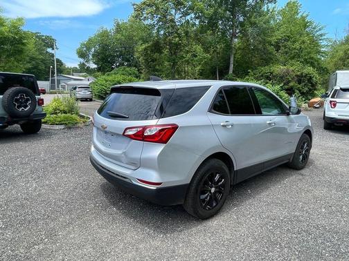 Silver Ice Metallic 2018 Chevrolet Equinox LS