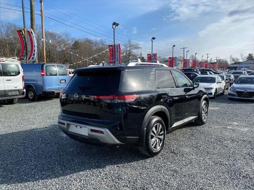 2022 Nissan Pathfinder SL 4WD